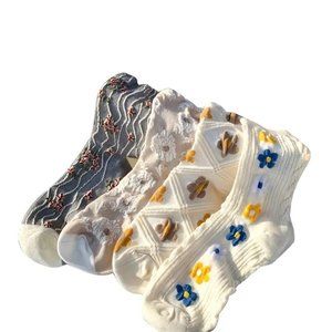 Womens Socks Vintage Floral Pattern 4 Pair Crew Socks US size 6-10